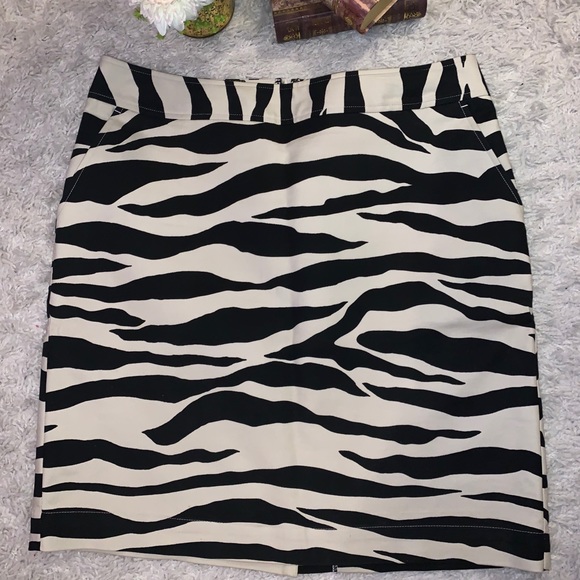 🍁🍂Merona Women’s Zebra Print Pencil Skirt - Picture 2 of 6